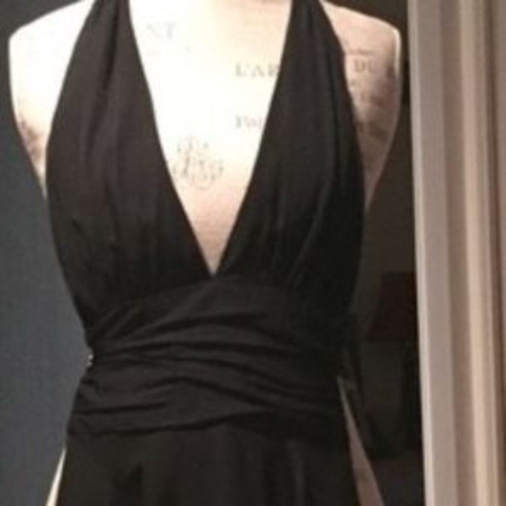 Timeless elegant halter dress ❤️ - Picture 7 of 11